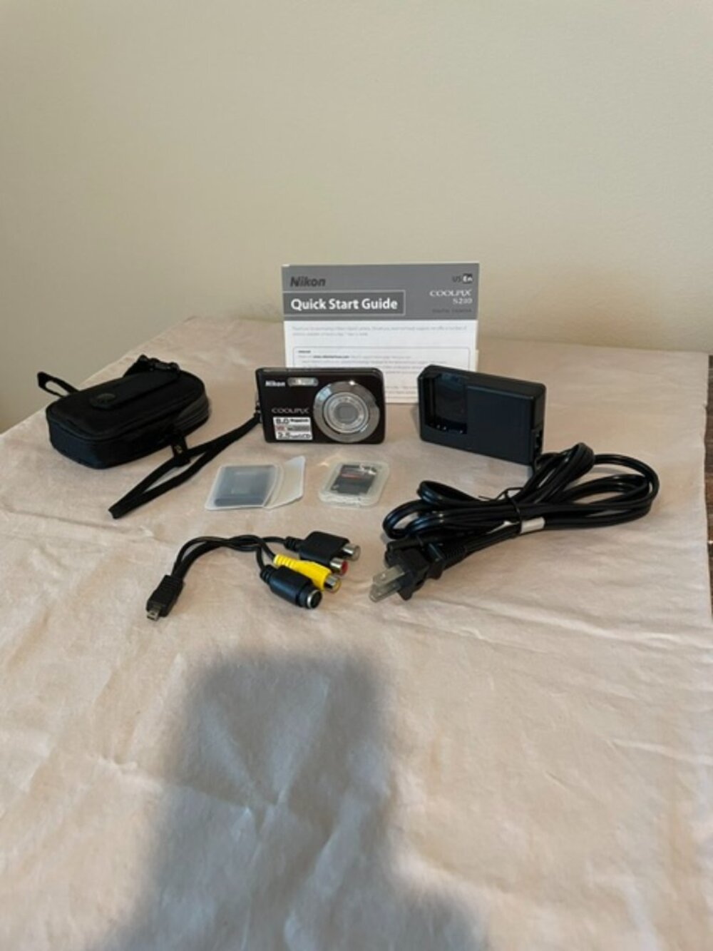Nikon Coolpix S210 Digital Camera 8.0 MP 3X Optical Zoom